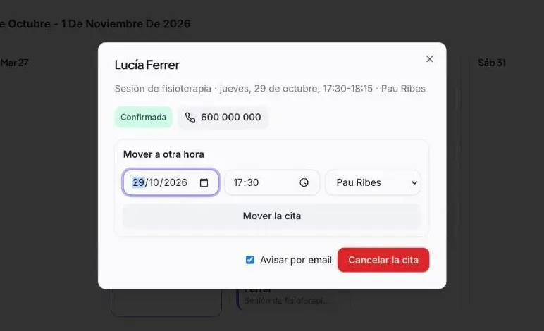 Ficha de una cita en el panel de clixxii: Lucía Ferrer, sesión de fisioterapia el jueves a las 17:30 con Pau Ribes, confirmada, con las opciones de moverla o cancelarla
