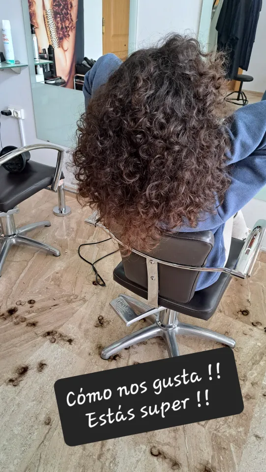 Melena con mechas y ondas hecha en el salón